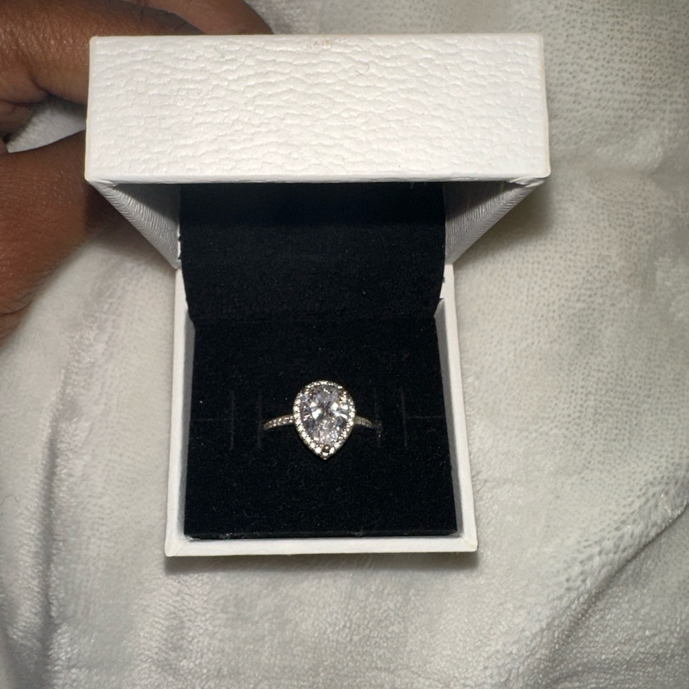 Pear shaped pandora ring